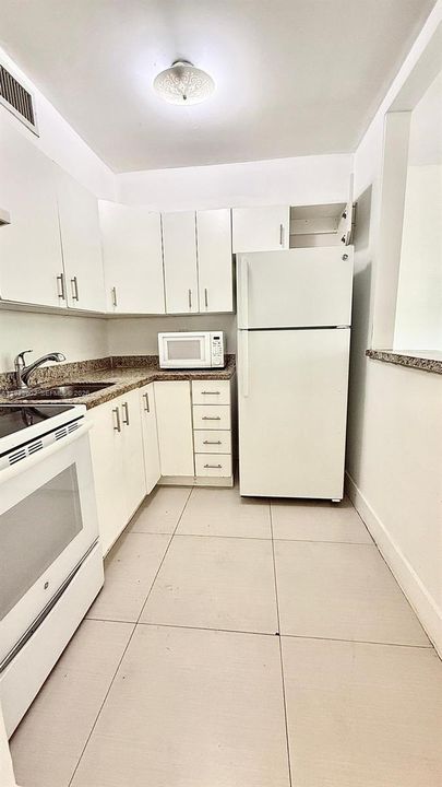 出租: $1,800 (1 贝兹, 1 浴室, 600 平方英尺)