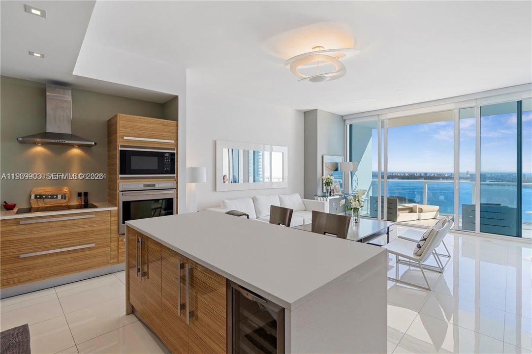 For Rent: $6,500 (2 beds, 2 baths, 1128 Square Feet)