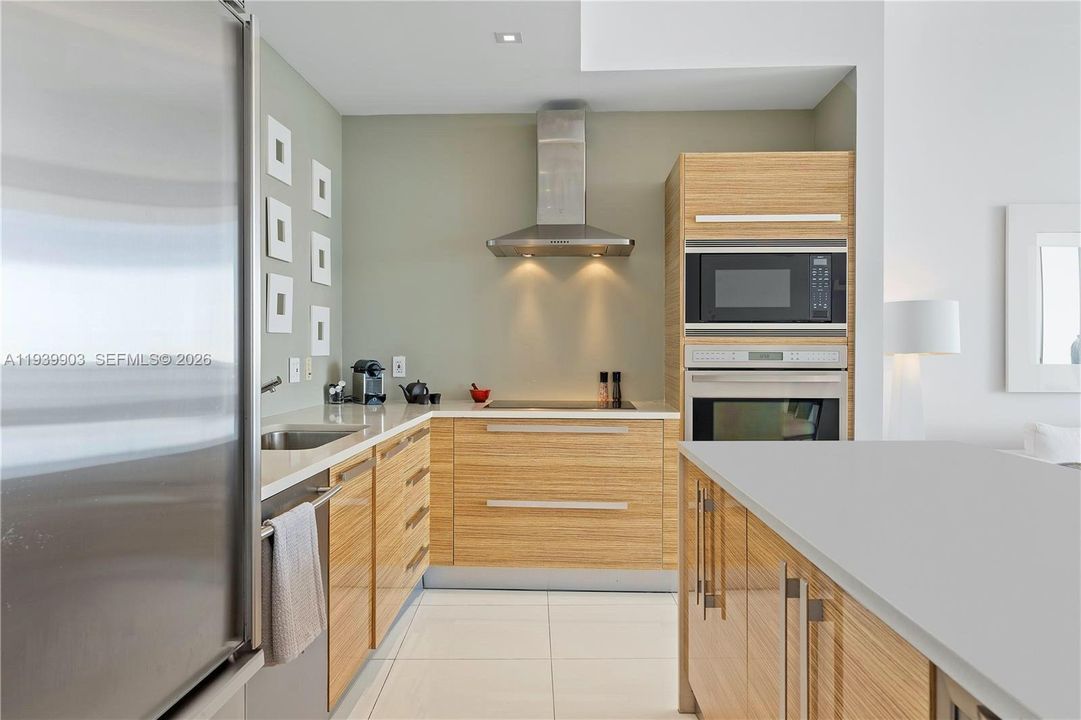 For Rent: $6,500 (2 beds, 2 baths, 1128 Square Feet)