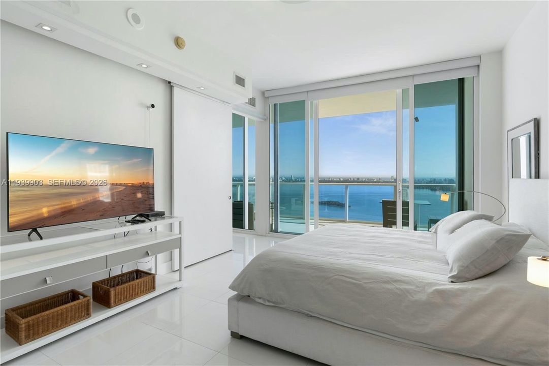 For Rent: $6,500 (2 beds, 2 baths, 1128 Square Feet)