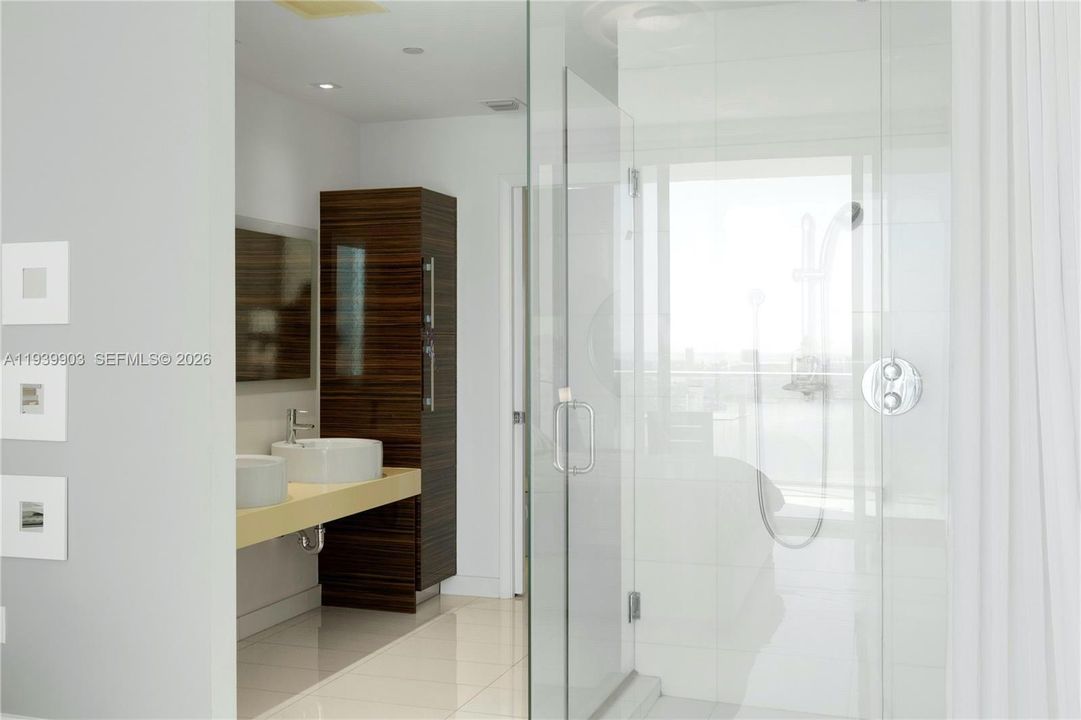 For Rent: $6,500 (2 beds, 2 baths, 1128 Square Feet)