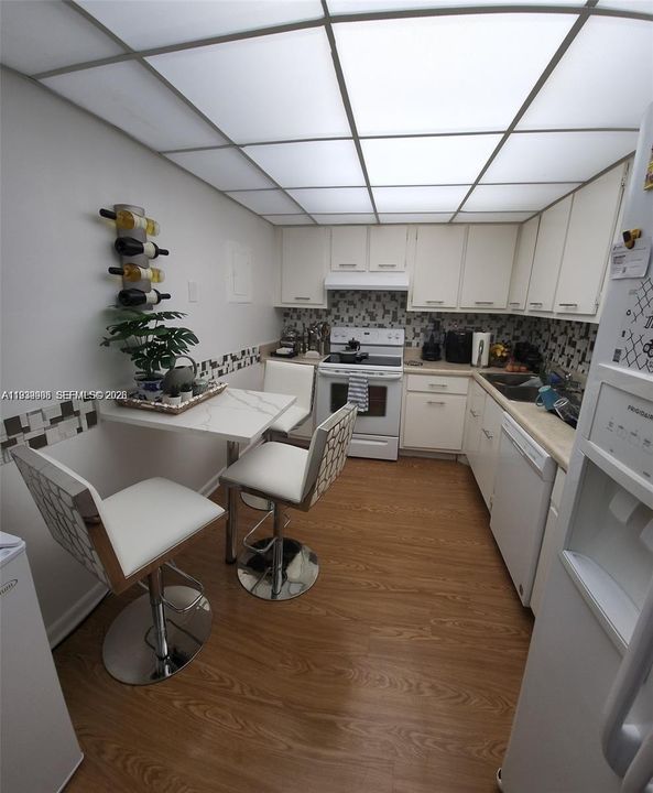 For Rent: $3,000 (2 beds, 2 baths, 1229 Square Feet)