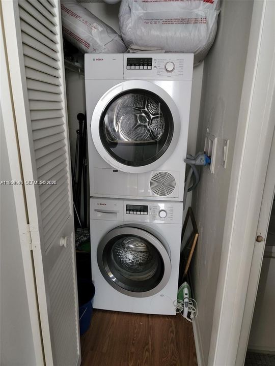 For Rent: $3,000 (2 beds, 2 baths, 1229 Square Feet)