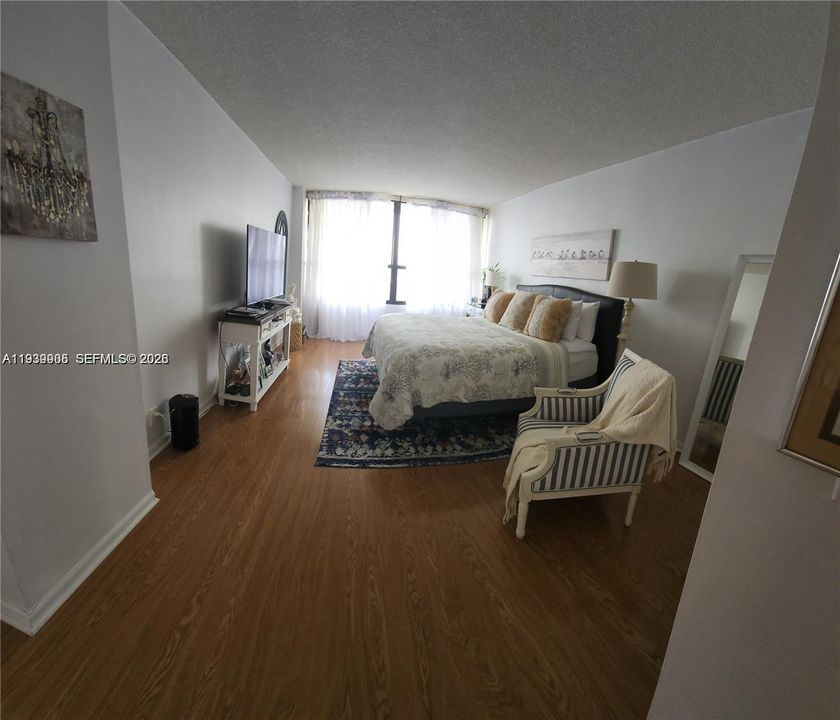 For Rent: $3,000 (2 beds, 2 baths, 1229 Square Feet)