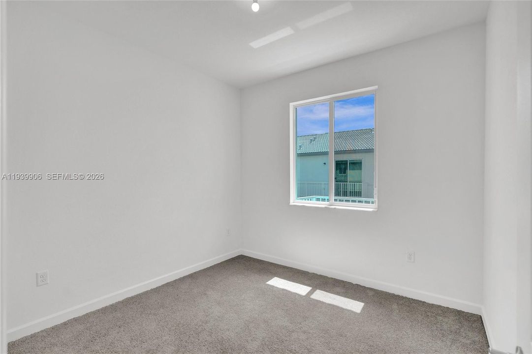 出租: $2,800 (3 贝兹, 3 浴室, 1600 平方英尺)