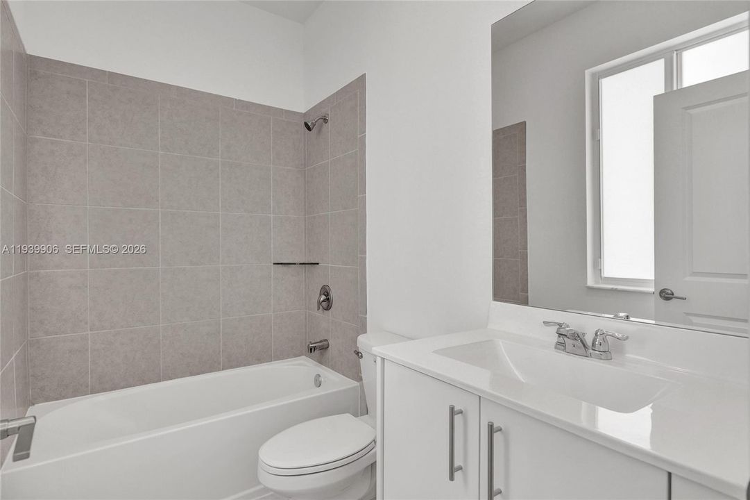 出租: $2,800 (3 贝兹, 3 浴室, 1600 平方英尺)