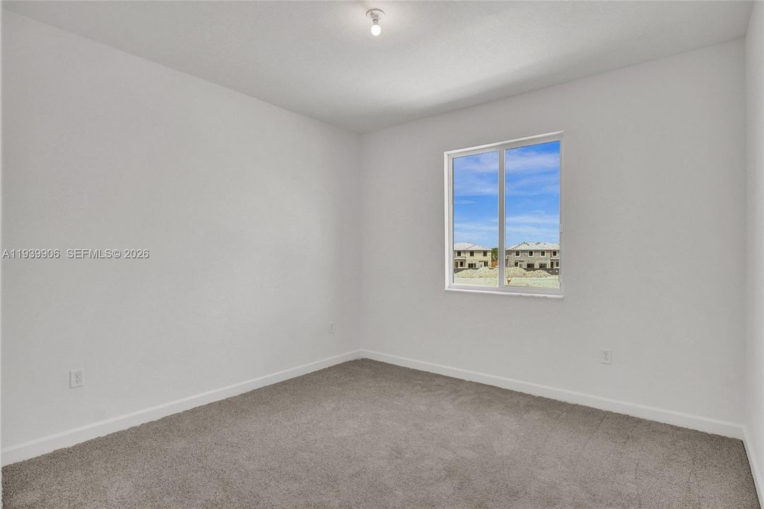 出租: $2,800 (3 贝兹, 3 浴室, 1600 平方英尺)