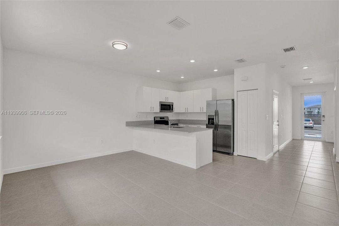 出租: $2,800 (3 贝兹, 3 浴室, 1600 平方英尺)