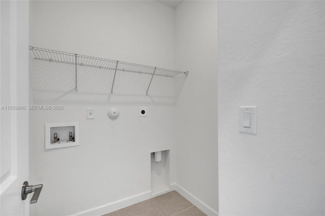 出租: $2,800 (3 贝兹, 3 浴室, 1600 平方英尺)