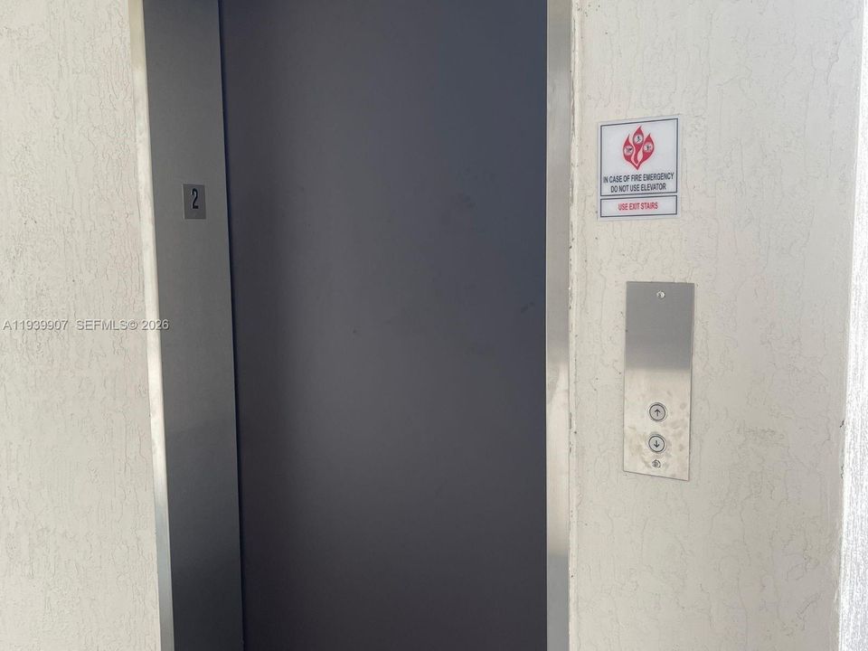 出租: $3,000 (2 贝兹, 2 浴室, 1072 平方英尺)