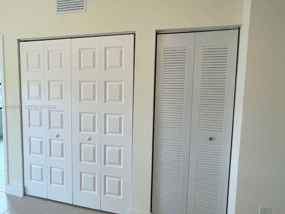 出租: $3,000 (2 贝兹, 2 浴室, 1072 平方英尺)