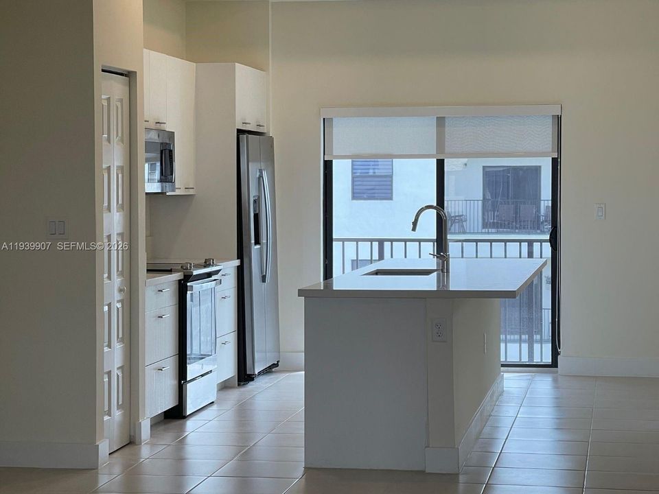 出租: $3,000 (2 贝兹, 2 浴室, 1072 平方英尺)