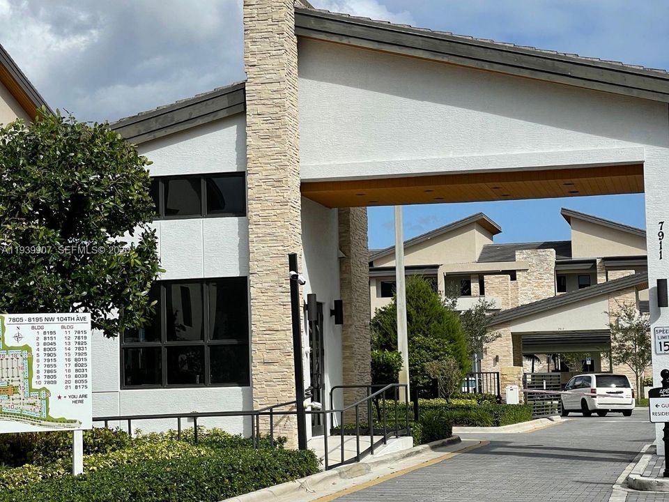 出租: $3,000 (2 贝兹, 2 浴室, 1072 平方英尺)