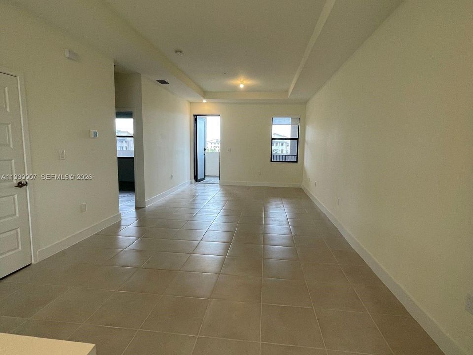 出租: $3,000 (2 贝兹, 2 浴室, 1072 平方英尺)