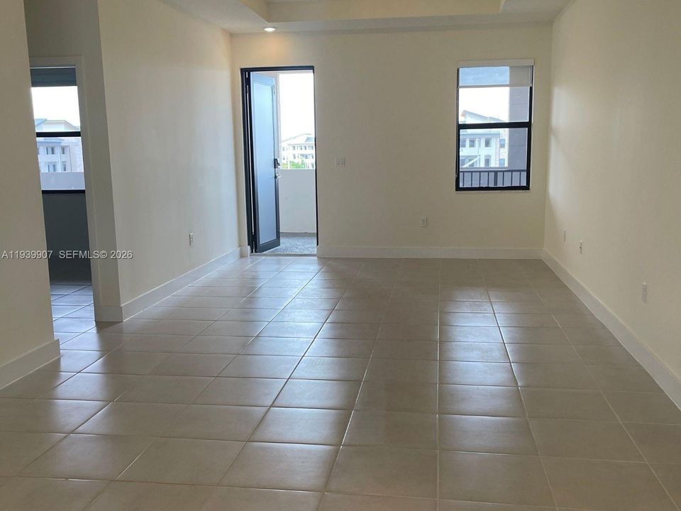 出租: $3,000 (2 贝兹, 2 浴室, 1072 平方英尺)