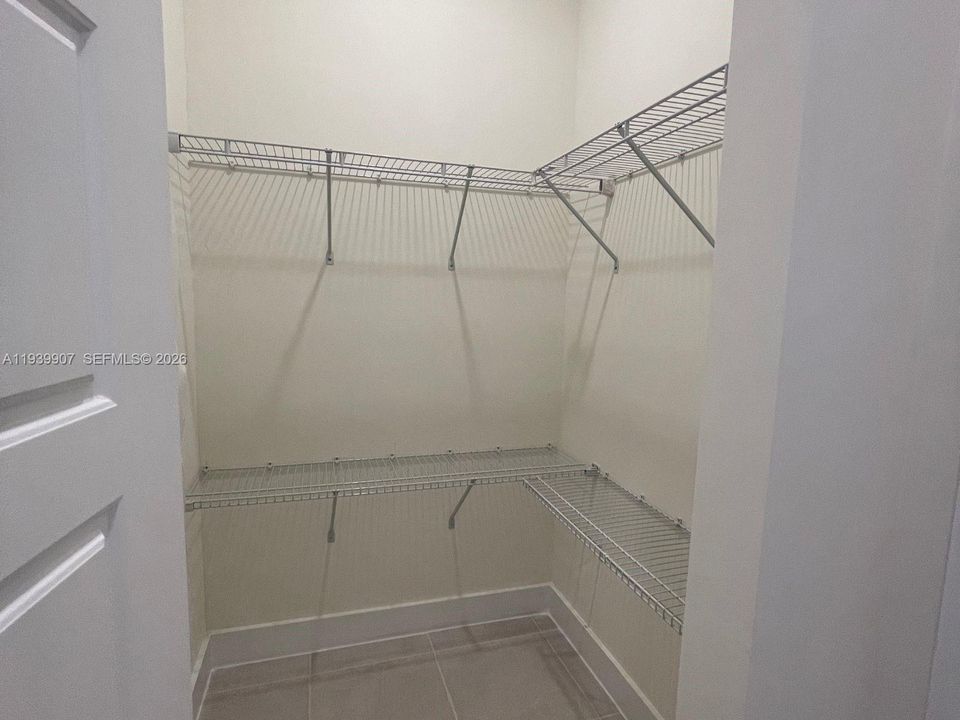 出租: $3,000 (2 贝兹, 2 浴室, 1072 平方英尺)