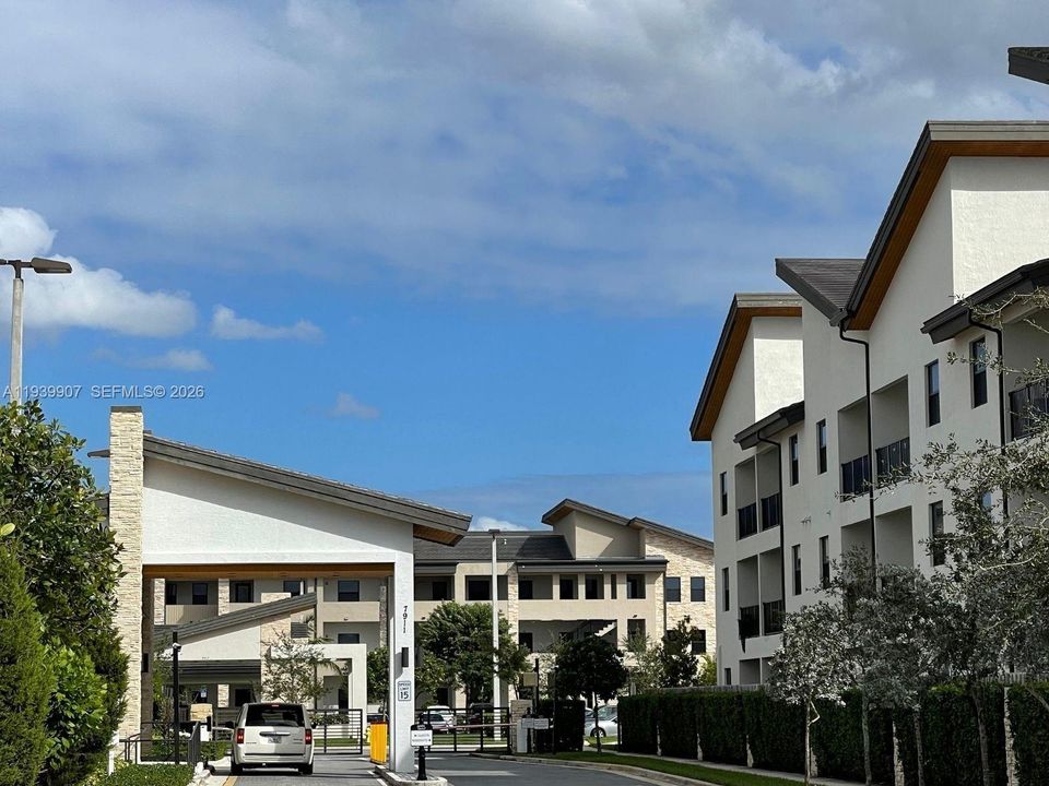 出租: $3,000 (2 贝兹, 2 浴室, 1072 平方英尺)