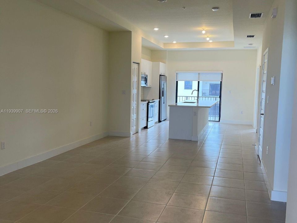 出租: $3,000 (2 贝兹, 2 浴室, 1072 平方英尺)