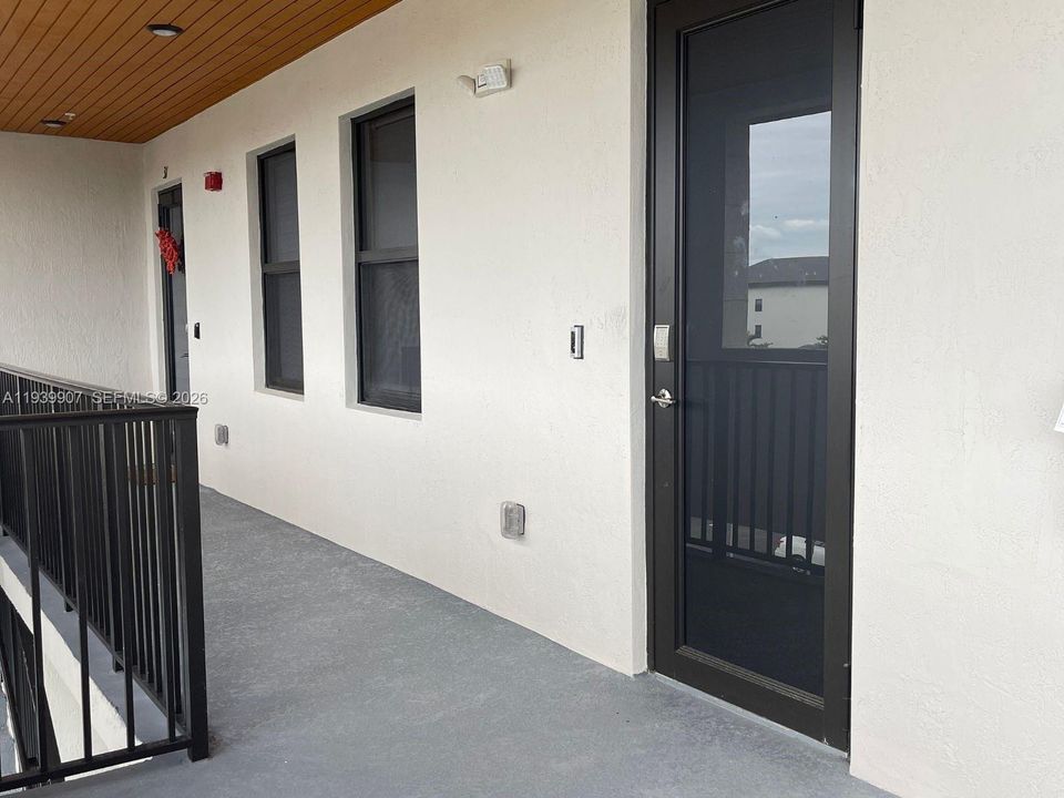 出租: $3,000 (2 贝兹, 2 浴室, 1072 平方英尺)