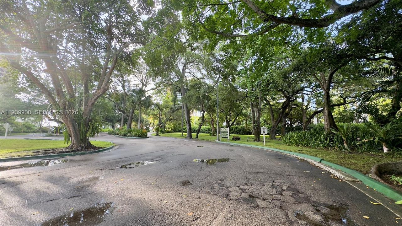 For Sale: $650,000 (1 beds, 1 baths, 1042 Square Feet)