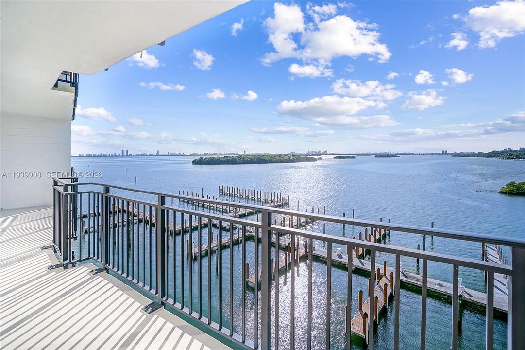 For Sale: $650,000 (1 beds, 1 baths, 1042 Square Feet)