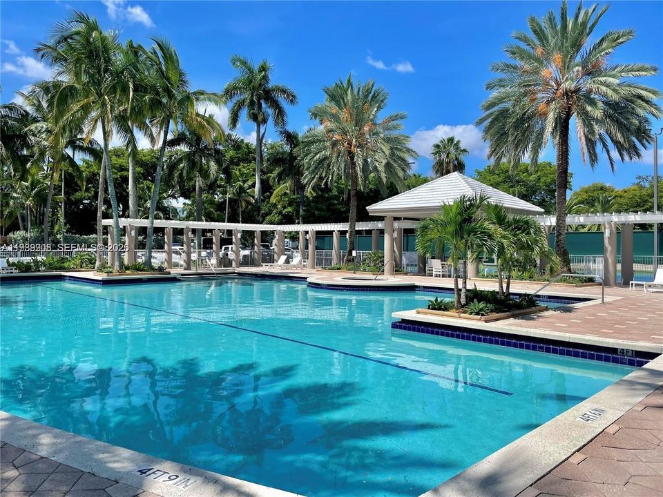 For Sale: $650,000 (1 beds, 1 baths, 1042 Square Feet)