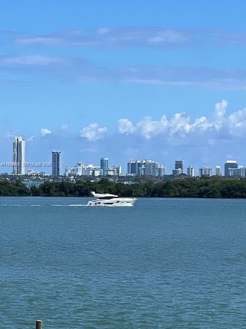 For Sale: $650,000 (1 beds, 1 baths, 1042 Square Feet)