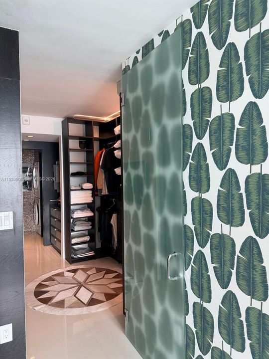 For Sale: $650,000 (1 beds, 1 baths, 1042 Square Feet)