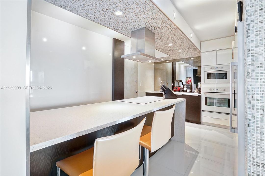 For Sale: $650,000 (1 beds, 1 baths, 1042 Square Feet)