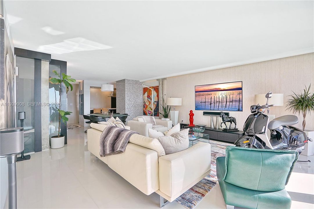 For Sale: $650,000 (1 beds, 1 baths, 1042 Square Feet)