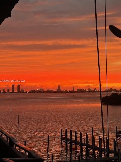 For Sale: $650,000 (1 beds, 1 baths, 1042 Square Feet)