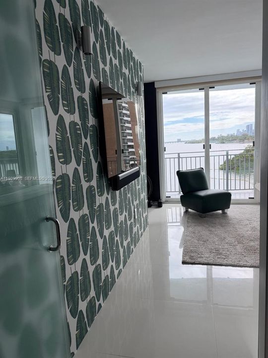 For Sale: $650,000 (1 beds, 1 baths, 1042 Square Feet)