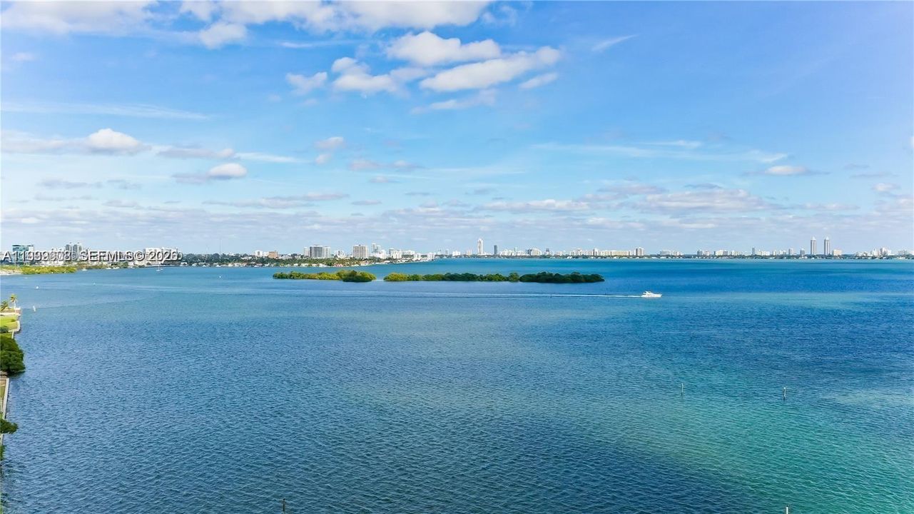 For Sale: $650,000 (1 beds, 1 baths, 1042 Square Feet)