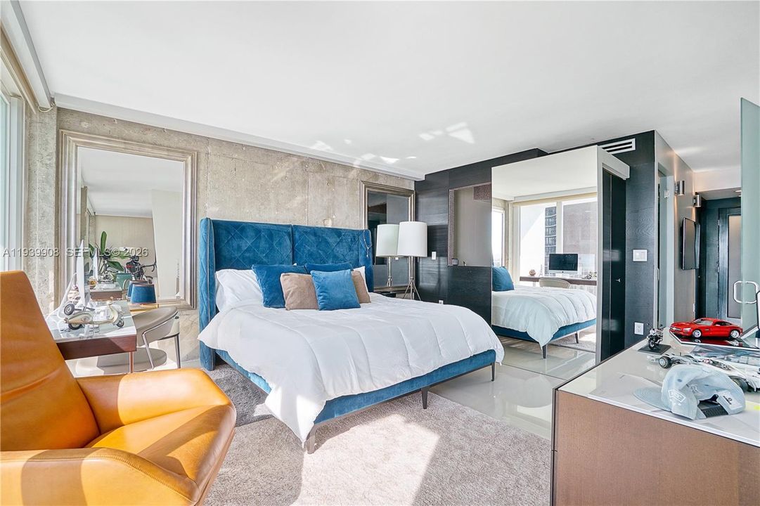 For Sale: $650,000 (1 beds, 1 baths, 1042 Square Feet)