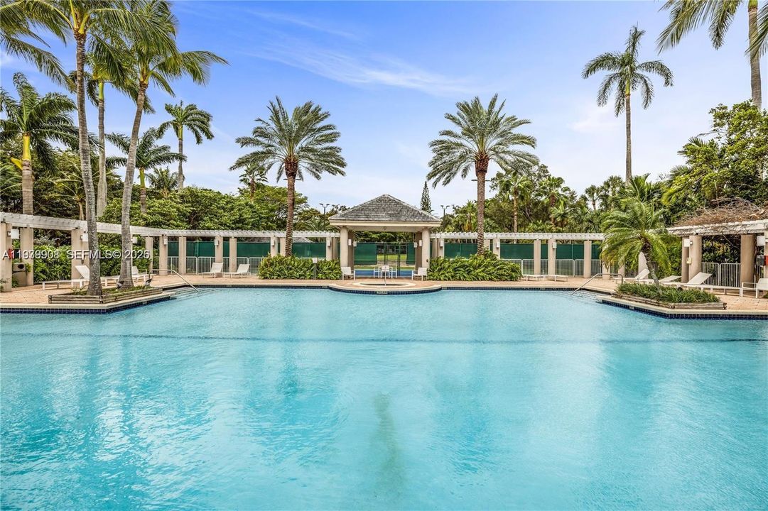 For Sale: $650,000 (1 beds, 1 baths, 1042 Square Feet)