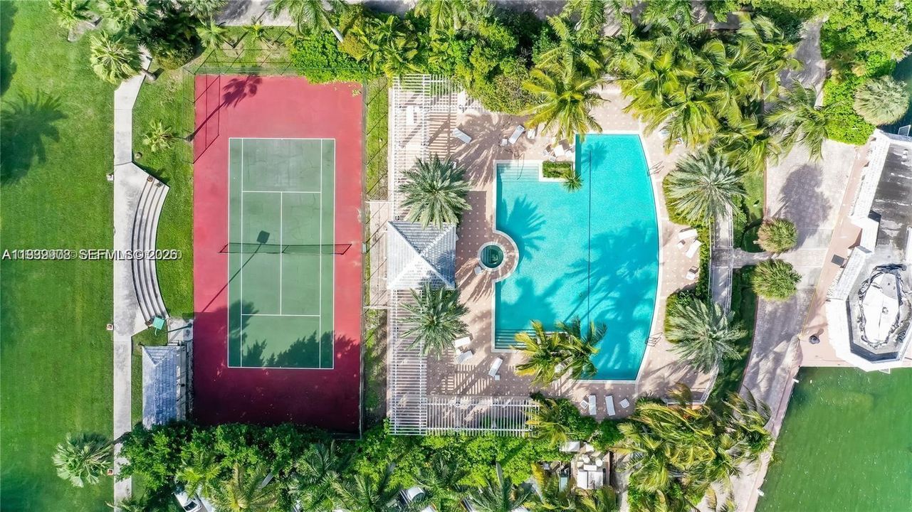 For Sale: $650,000 (1 beds, 1 baths, 1042 Square Feet)