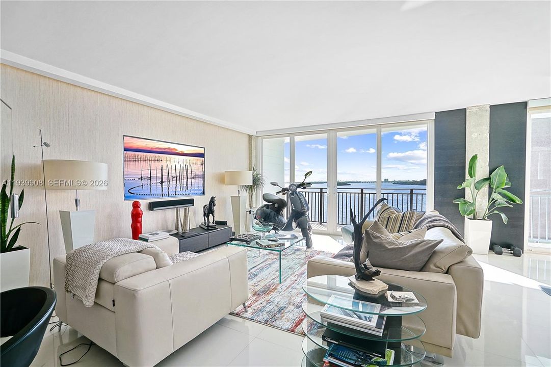 For Sale: $650,000 (1 beds, 1 baths, 1042 Square Feet)