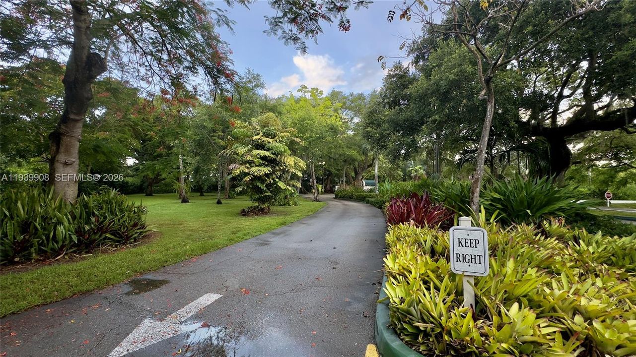 For Sale: $650,000 (1 beds, 1 baths, 1042 Square Feet)