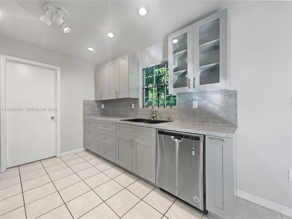 На продажу: $453,000 (3 спален, 2 ванн, 1224 Квадратных фут)