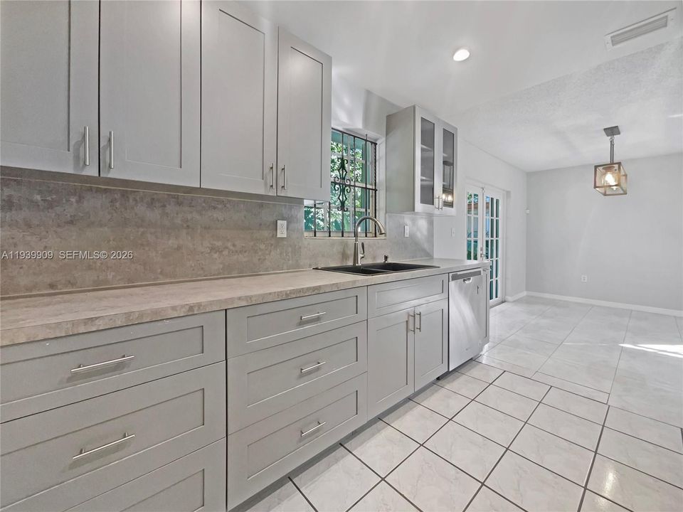 На продажу: $453,000 (3 спален, 2 ванн, 1224 Квадратных фут)