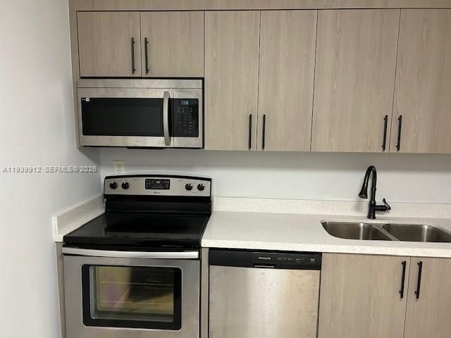 For Sale: $179,000 (3 beds, 2 baths, 1190 Square Feet)