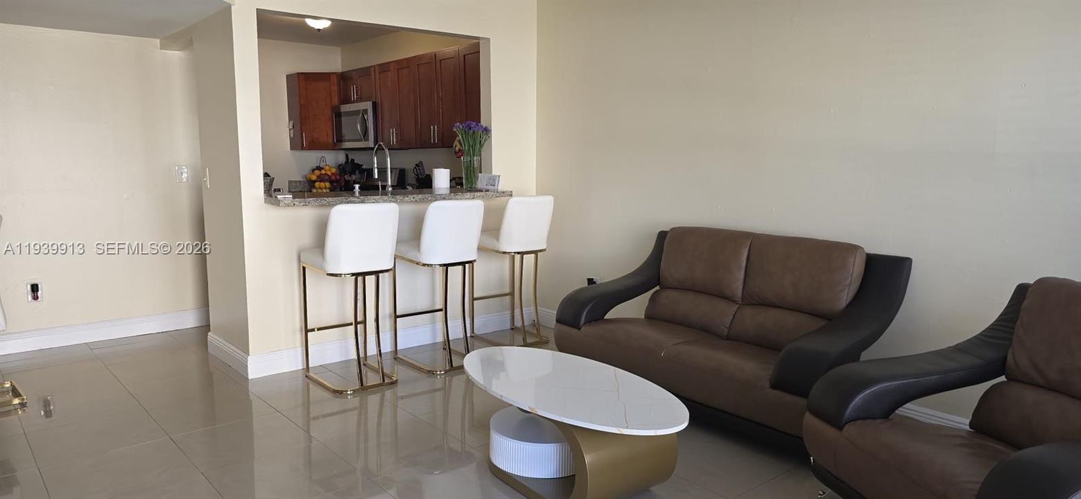 En Venta: $275,000 (2 camas, 2 baños, 750 Pies cuadrados)