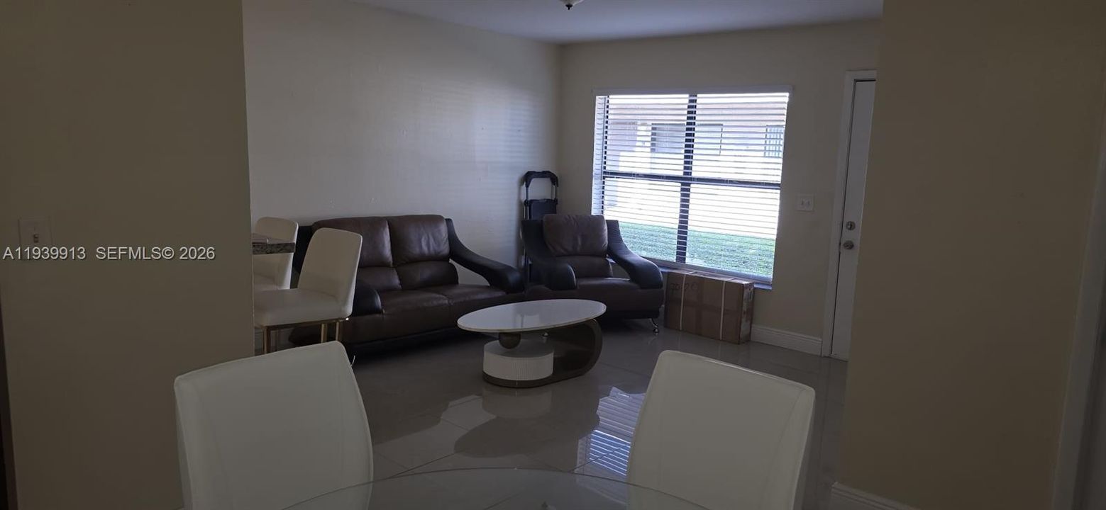 En Venta: $275,000 (2 camas, 2 baños, 750 Pies cuadrados)