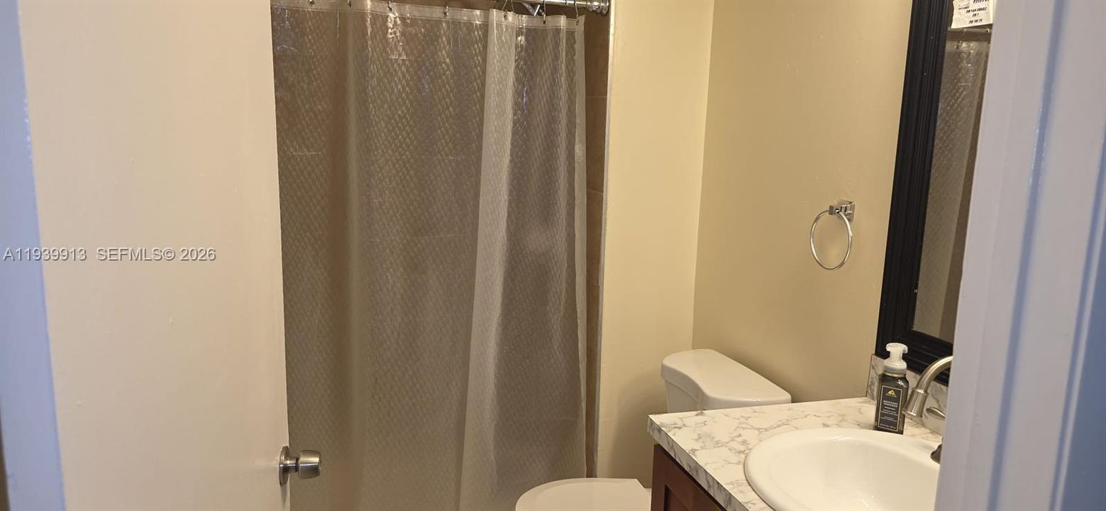 En Venta: $275,000 (2 camas, 2 baños, 750 Pies cuadrados)