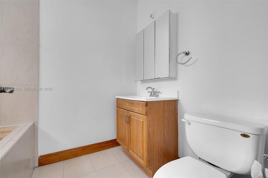 待售: $650,000 (3 贝兹, 2 浴室, 2326 平方英尺)