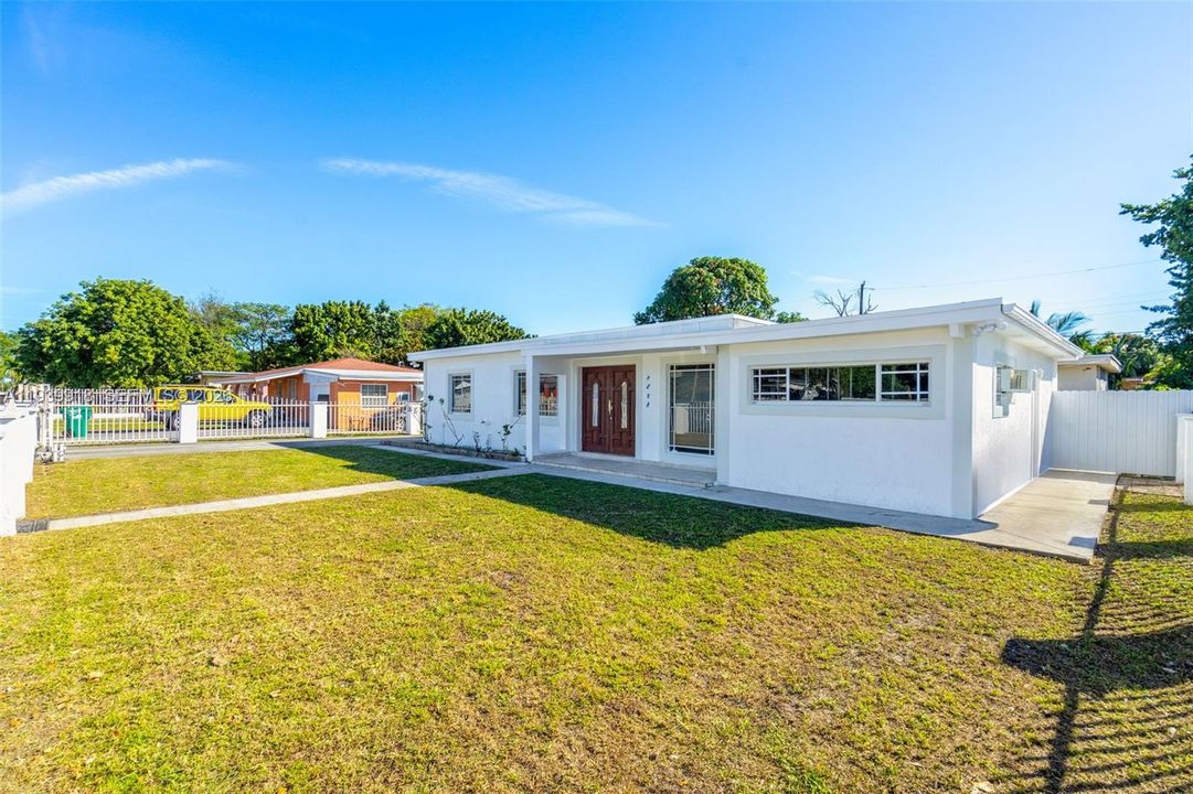 待售: $650,000 (3 贝兹, 2 浴室, 2326 平方英尺)