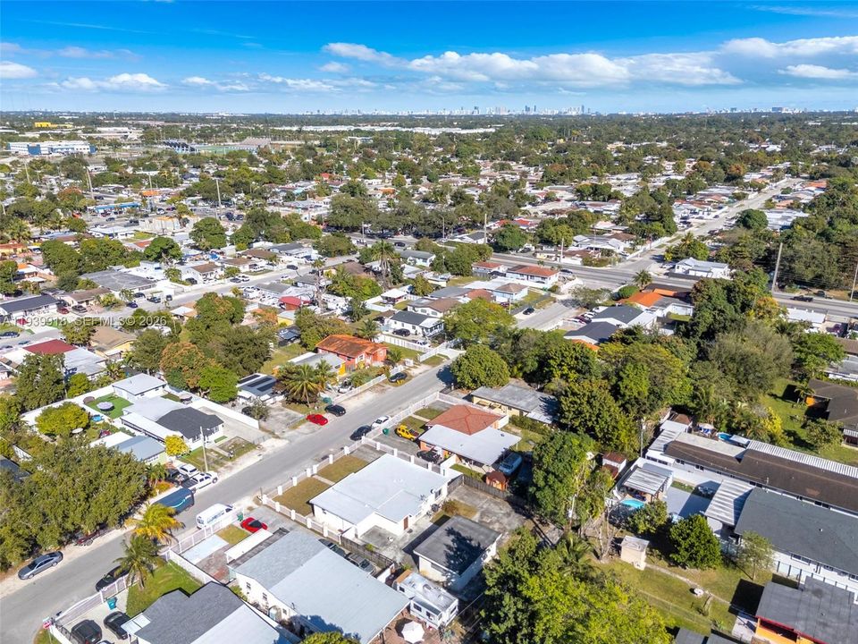 待售: $650,000 (3 贝兹, 2 浴室, 2326 平方英尺)