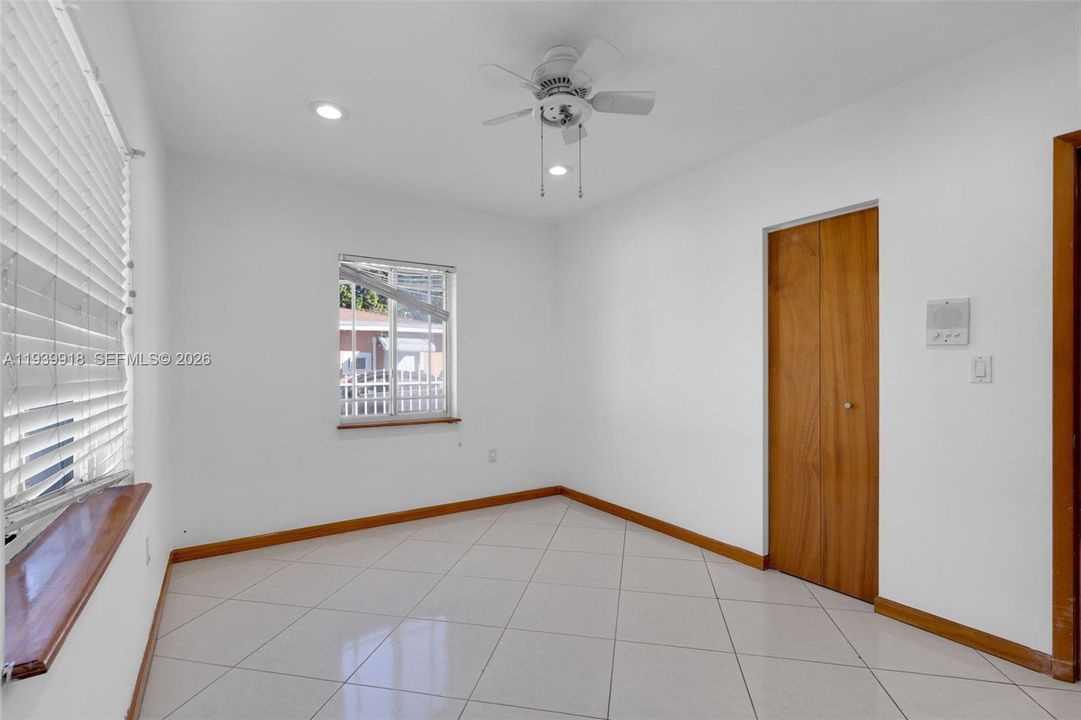 待售: $650,000 (3 贝兹, 2 浴室, 2326 平方英尺)