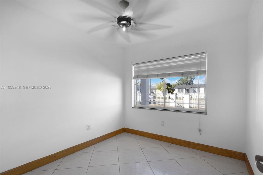 待售: $650,000 (3 贝兹, 2 浴室, 2326 平方英尺)