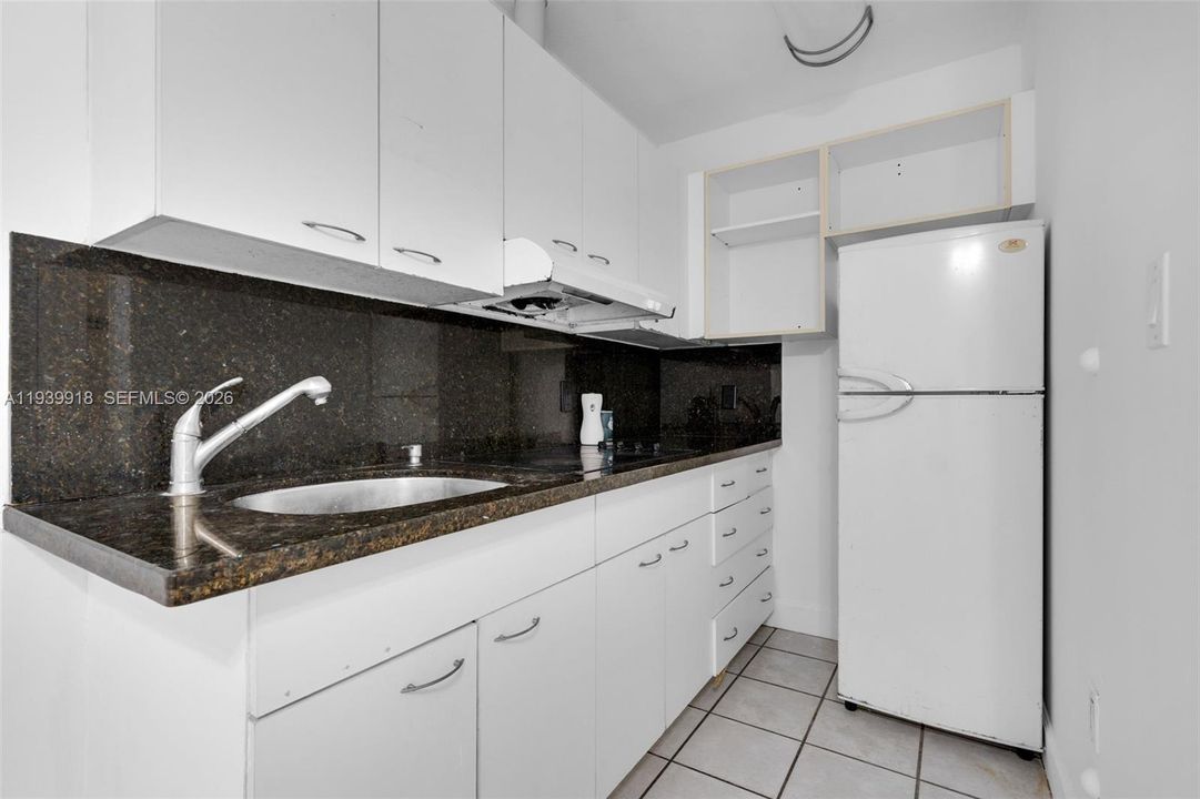 待售: $650,000 (3 贝兹, 2 浴室, 2326 平方英尺)